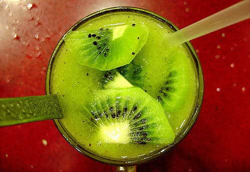 Centrifugato energizzante verde centrifugato energizzante a base di kiwi
