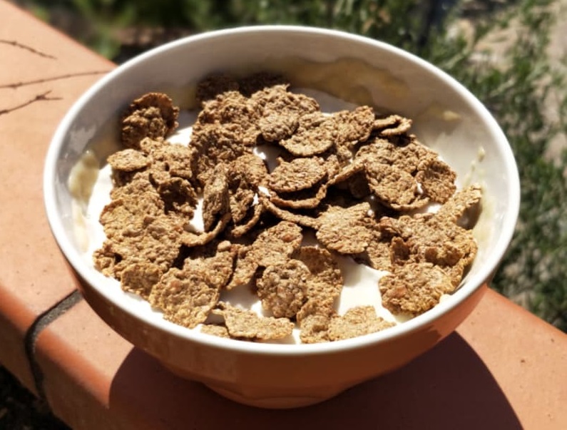 Yogurt e cereali a colazione Yogurt e cereali a colazione