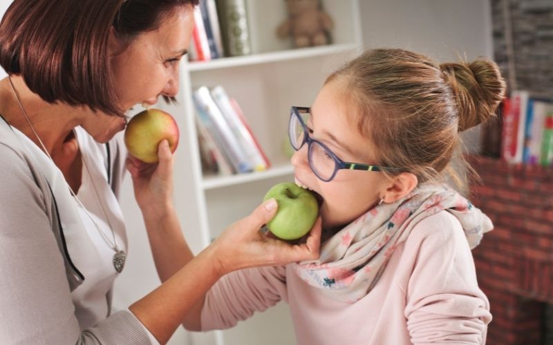 Mangiare la frutta a Stomaco vuoto Mangiare la frutta a Stomaco vuoto