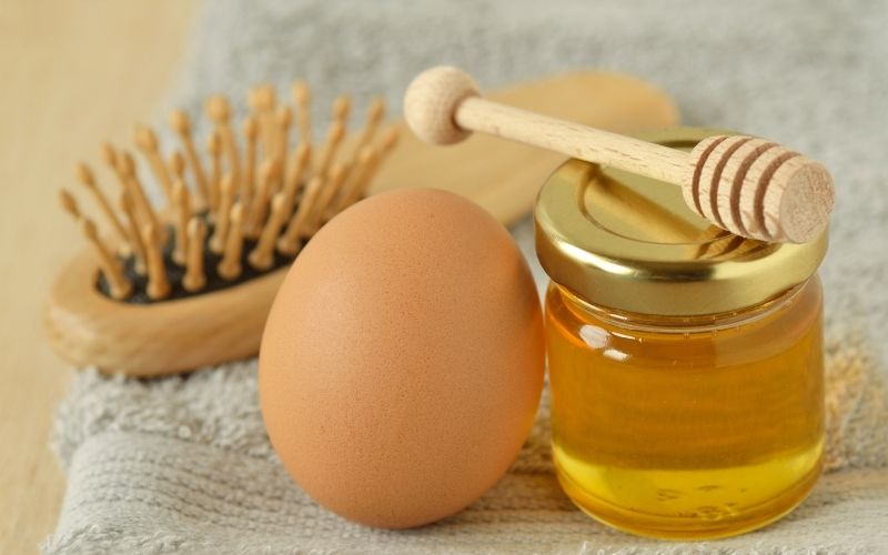 Maschera per capelli all'uovo Maschera per capelli all'uovo